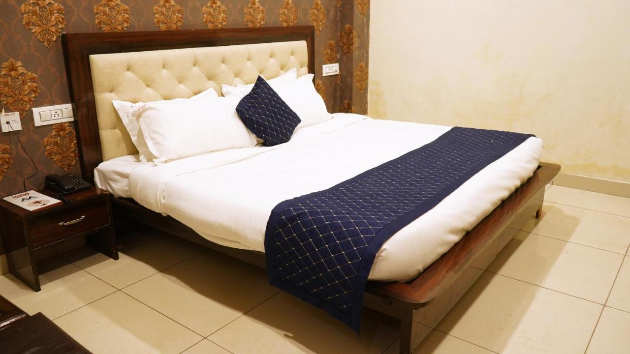 Aa Hotels & Resorts Zirakpur Eksteriør bilde